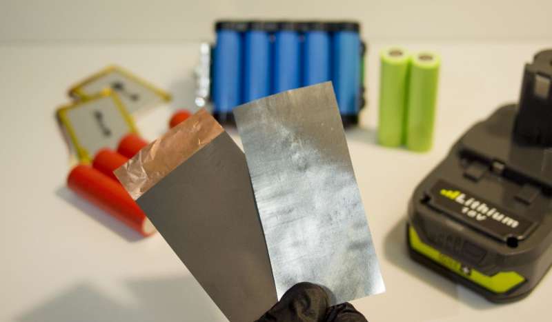 Engineers develop new material for better lithium-ion batteries