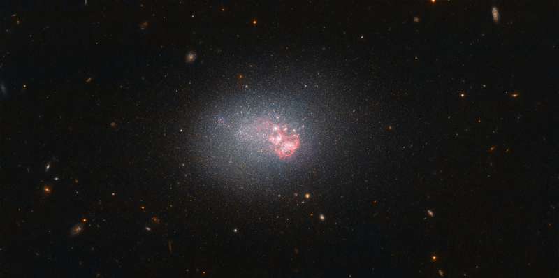 Image: Hubble’s compact galaxy with big-time star formation