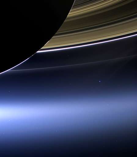 NASA's Cassini spacecraft at Saturn nears fiery finale