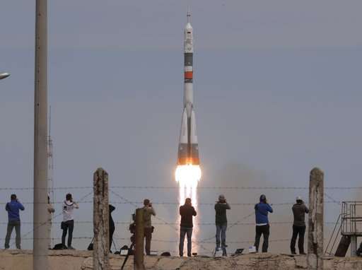 American, Russian cheered as they reach Intl Space Station