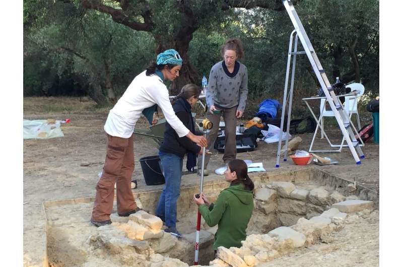 Team discovers a rare Minoan sealstone in the treasure-laden tomb of a Bronze Age Greek warrior