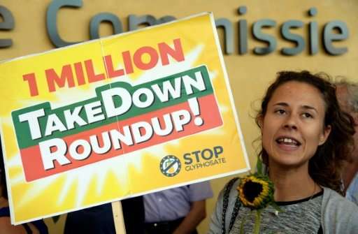 Activists demonstrate in favor of a glyphosate ban by the European Union in Brussels on July 19, 2017. A US has study found that