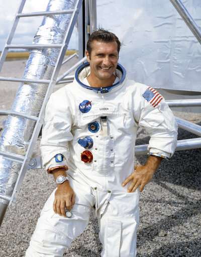 Apollo 12 astronaut Richard Gordon, who circled moon, dies