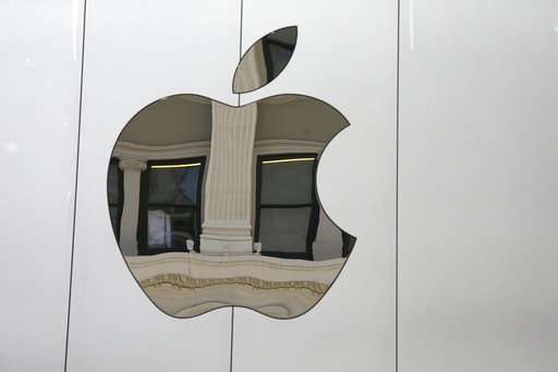 Apple growing cash stash spurs talk of huge acquisition