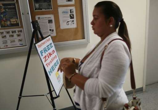 孕妇在迈阿密海滩签署免费Zika测试