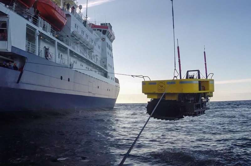 AWI's underwater robot Tramper successfully recovered