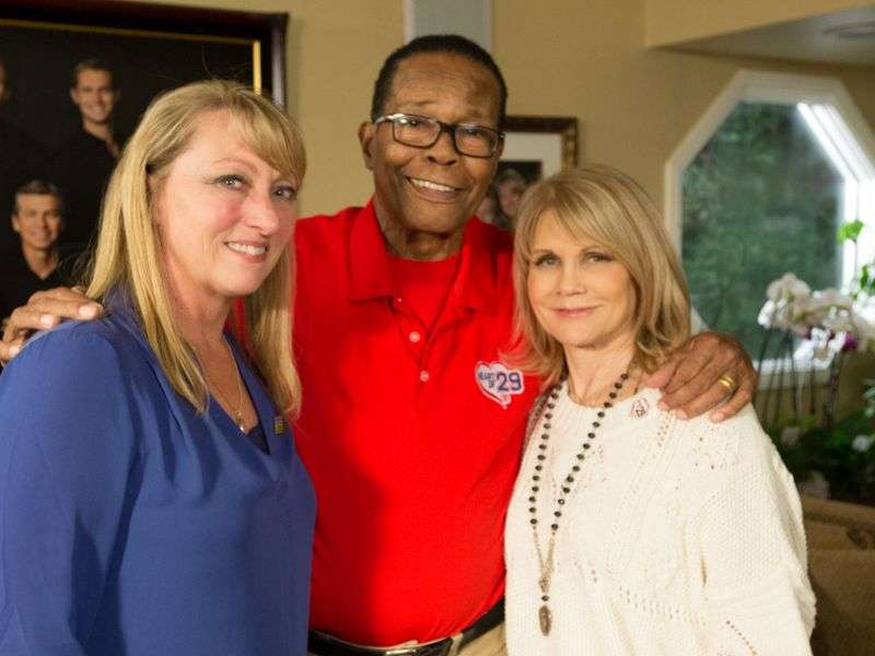 Baseball great rod carew owes his life to NFL player's transplanted organs