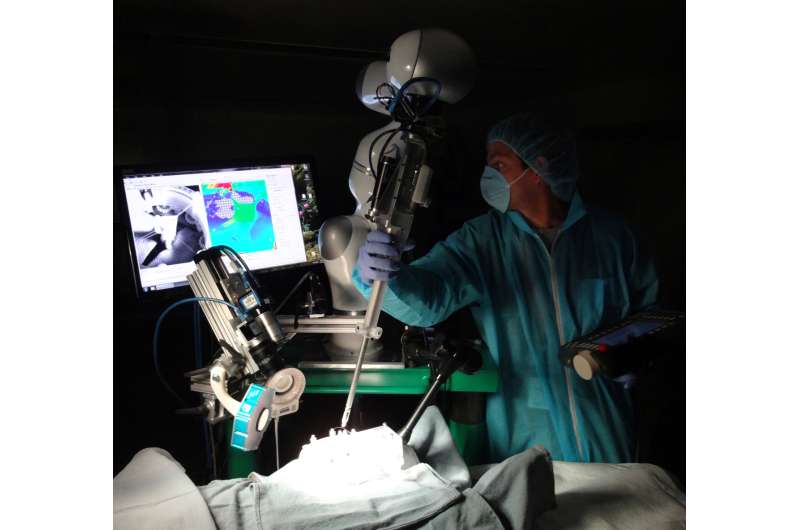 Biocompatible 3-D tracking system has potential to improve robot-assisted surgery