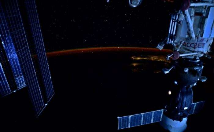 Can astronauts see stars from the space station?