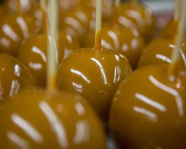 Caramel apples stored at room temperature for extended periods can pose risk