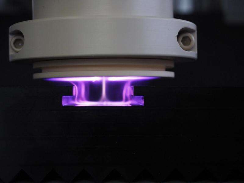 Combining plasma process to manufacture three-dimensional components