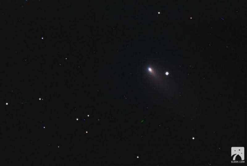 Comet breaking up on flight by Earth caught by Slooh members