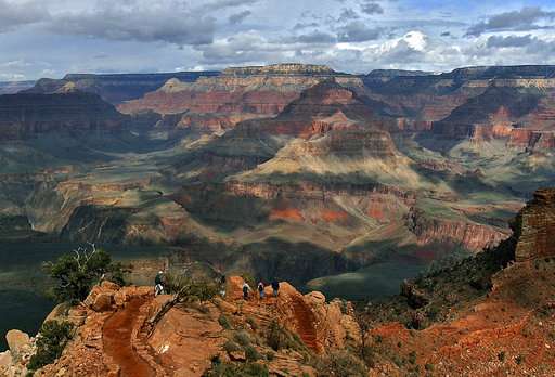 Court keeps ban on new mining claims around Grand Canyon