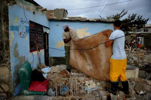 Cubans recover their belongings after the passage of Hurricane Irma