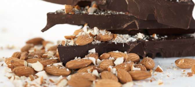 吃杏仁和黑巧克力降低了坏胆固醇