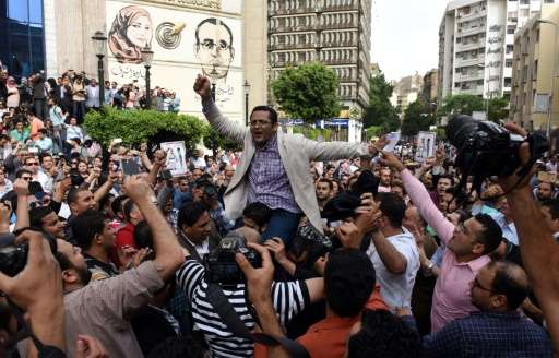 Editor Khaled Elbalshy (C), pictured at a demonstration in Cairo on May 4, 2016, told AFP he submitted a complaint to the Egypti