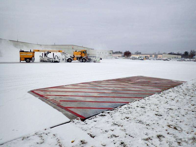 Engineers test heated pavement technology at Des Moines International Airport