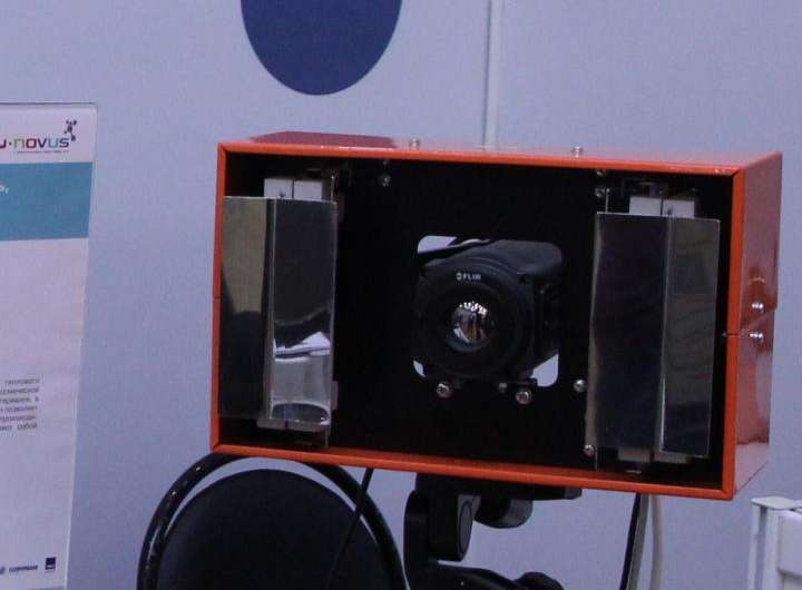 Flaw detector for testing composite aircrafts