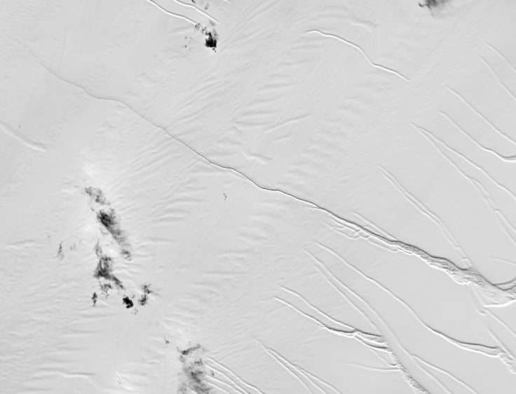 Giant iceberg set to calve from Larsen C ice shelf