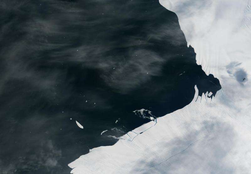 Glacial 'aftershock' spawns Antarctic iceberg