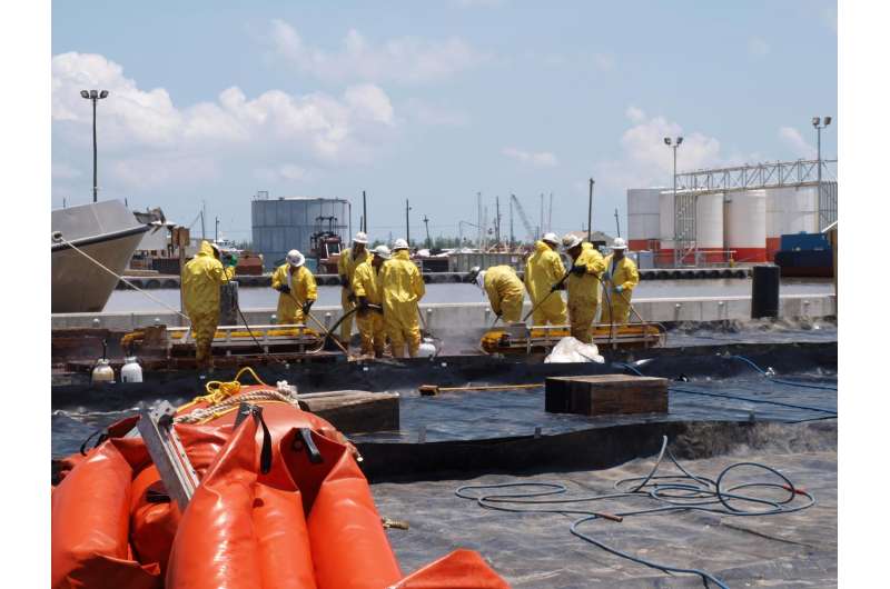 Gulf spill oil dispersants associated with health symptoms in cleanup workers