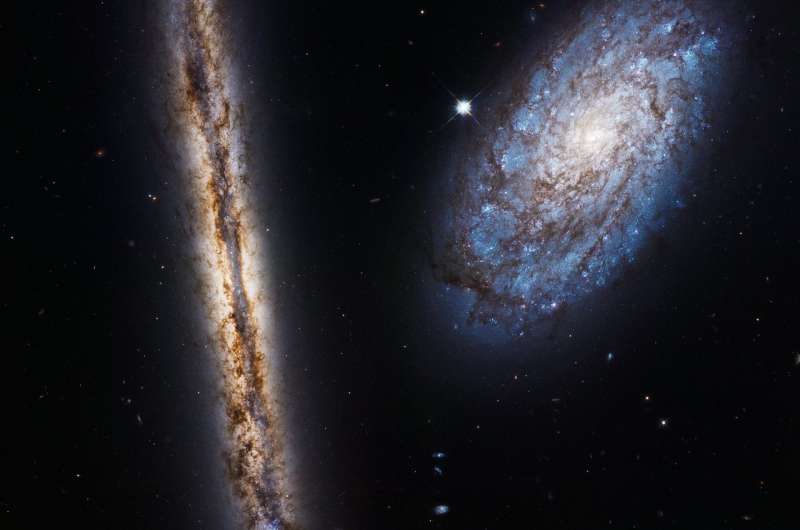 Hubble celebrates 27 years with two close friends