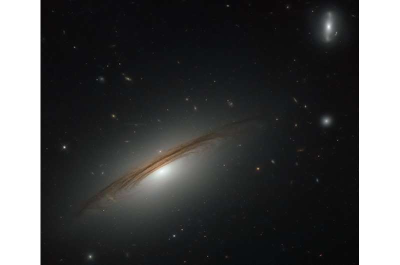 Hubble showcases a remarkable galactic hybrid