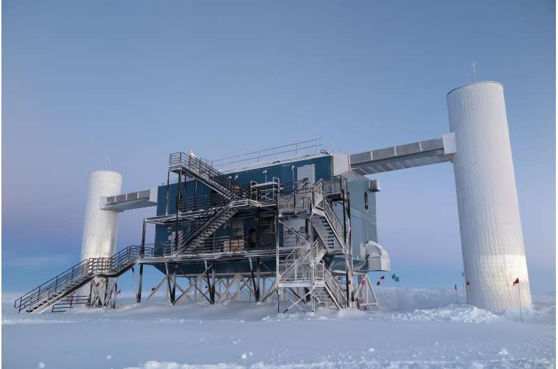 IceCube helps demystify strange radio bursts from deep space