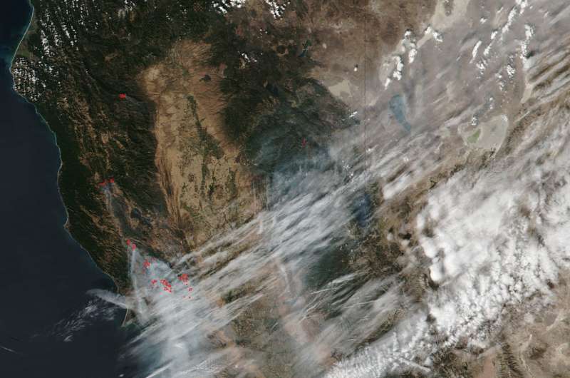 Image: High winds, hot weather continue to fan California fires