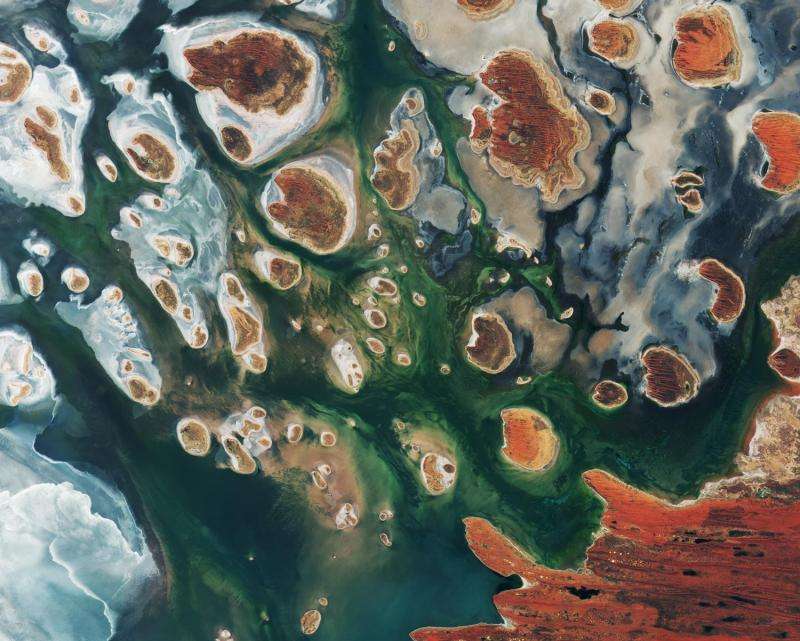 Image: Lake MacKay, Australia captured by Copernicus Sentinel-2B