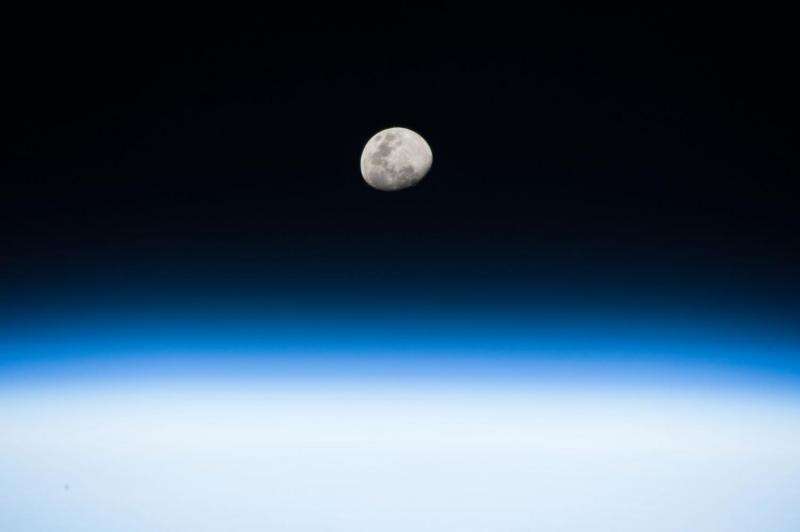 Image: Moonrise from the space station