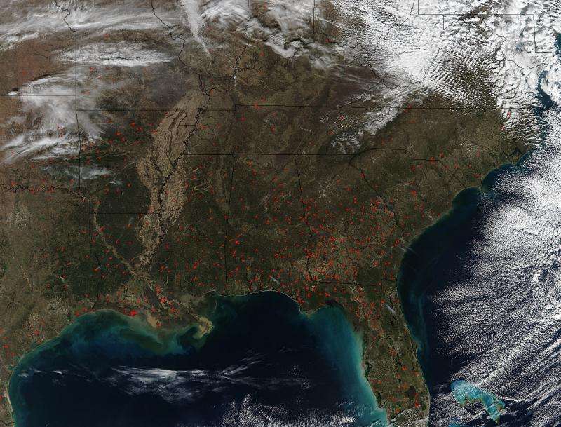 Image: NASA sees fires still dotting U.S. Southeast
