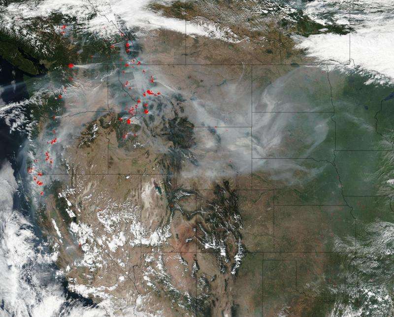 Image: Smoke and fires light up Pacific Northwest