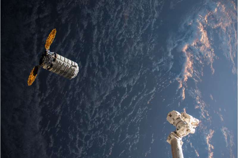 Image: Sunrise flight to the space station