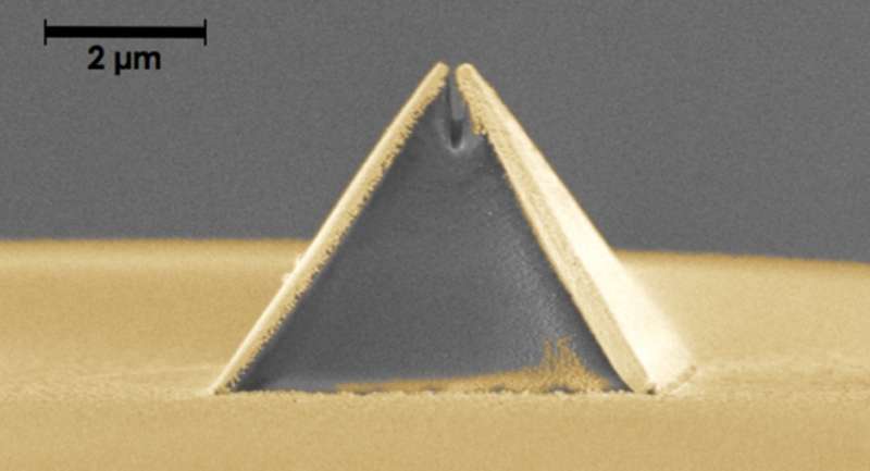 Imaging probe printed onto tip of optical fiber