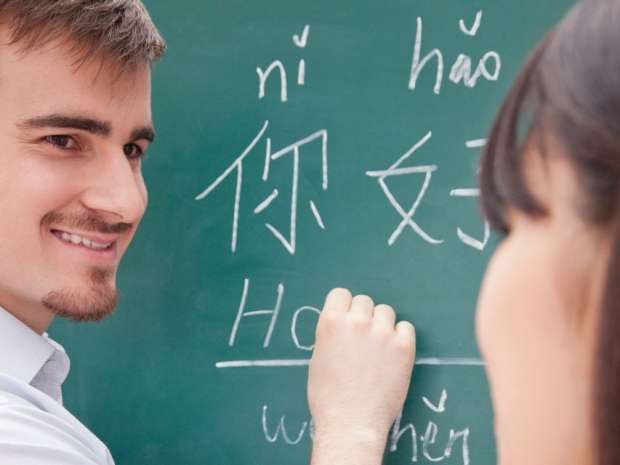 Is changing languages effortful for bilingual speakers? Depends on the situation, new research shows