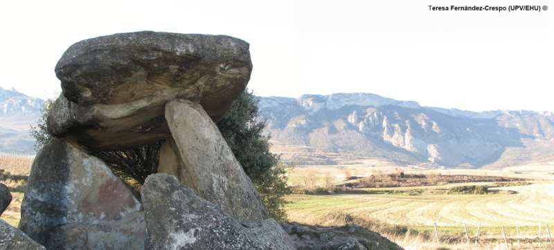 Isotopic analyses link the lives of Late Neolithic individuals to burial location in Spain
