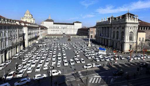 Italian taxi drivers stage wildcat strike over pro-Uber bill