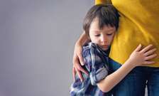 陷入困境的童年的母亲更有可能有孩子情绪和行为困难