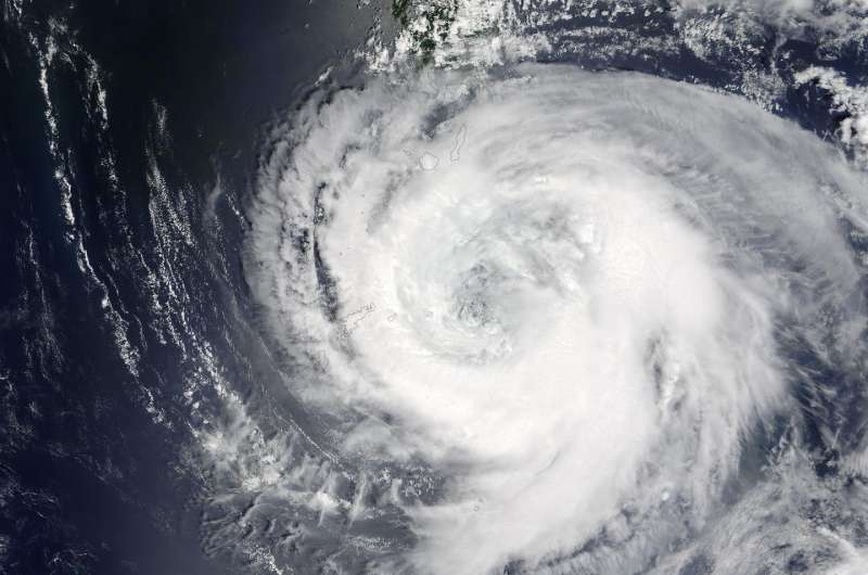 NASA sees wide-eyed Typhoon Noru headed for landfall in Kyushu, Japan