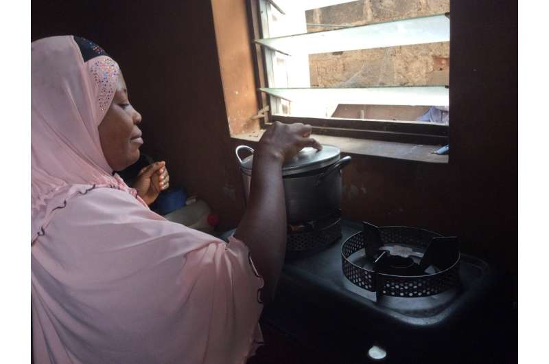 Nigeria: Clean-burning stoves improve health for new mothers