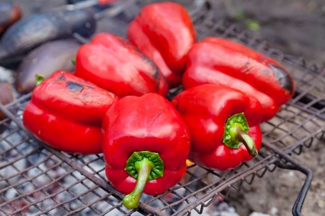 Red pigment in red peppers and oranges linked to a lower risk of lung cancer