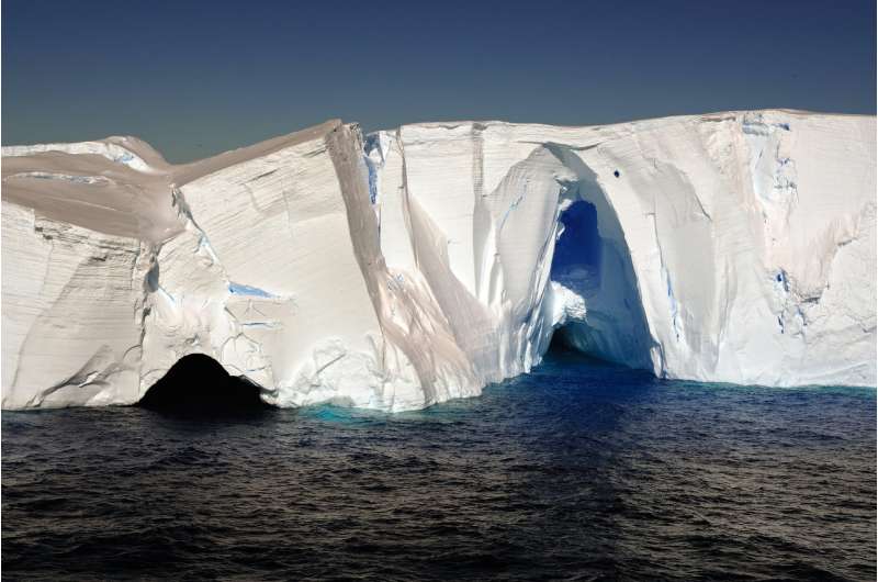 'Scars' left by icebergs record West Antarctic ice retreat