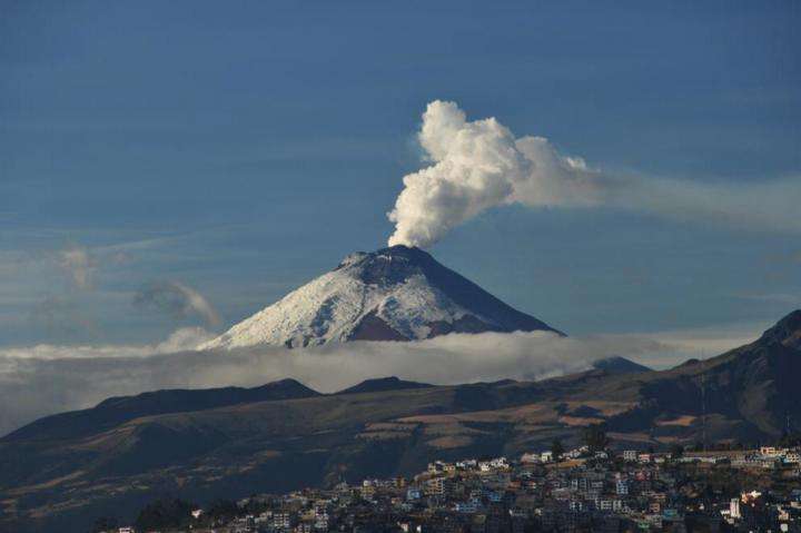 Scientists improve forecast of increasing hazard on Ecuadorian volcano