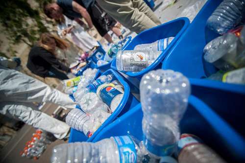 Students seek to ban plastic water bottles from campus