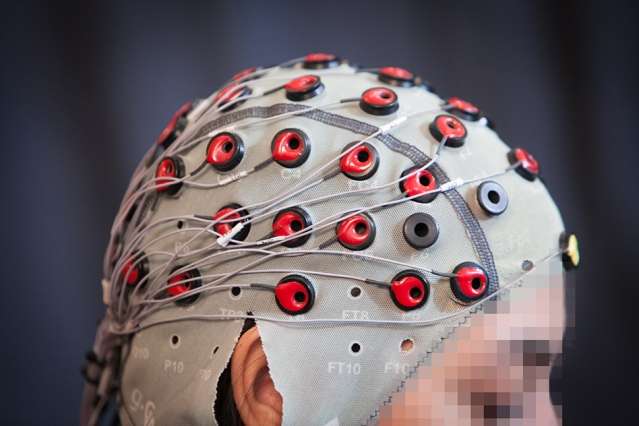 System enables people to correct robot mistakes using brain signals