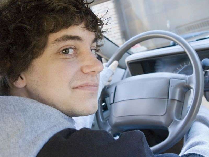 随着高中开学，青少年开车的机会越来越多