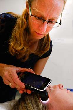 The role of smartphones in skin checks for early detection of melanoma
