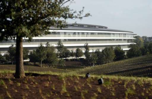 The walls of Apple's new headquarters made of glass, giving the feeling of remaining in nature even after stepping inside