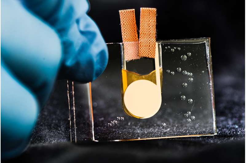 The world's first heat-driven transistor
